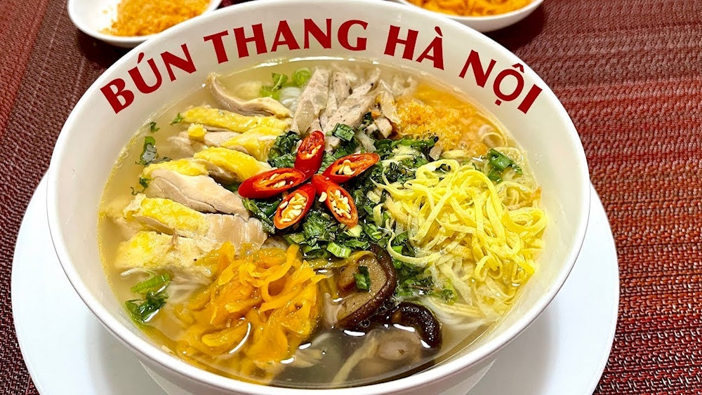 A complete bowl of bun thang must have Vietnamese coriander and chili peppers on the side